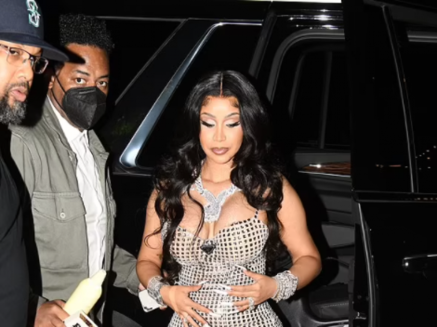 Cardi B shfaqet joshëse në fustanin e shkurtër