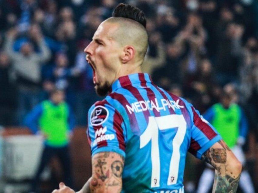 Hamsik mposht Balotellin dhe feston “rekordin” 