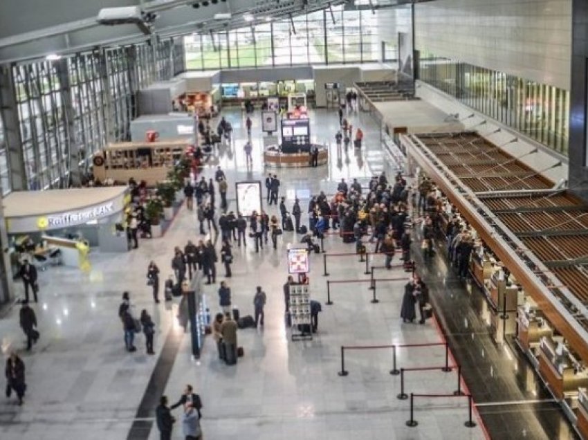 Kontrollohet në aeroportin “Adem Jashari”, i gjenden 41 fishekë