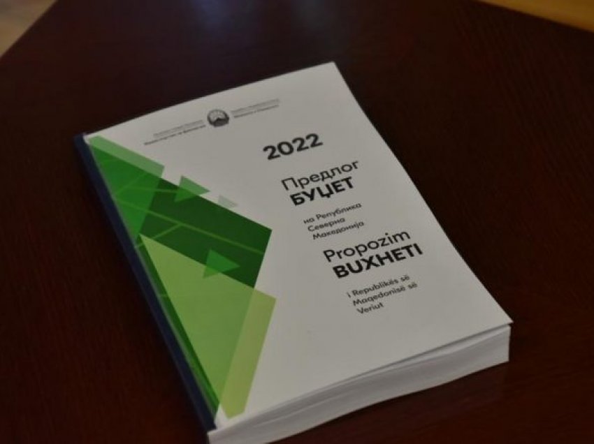 Ministri Besimi e dorëzoi propozim-buxhetin e plotësuar për vitin 2022 në Kuvendin e Maqedonisë