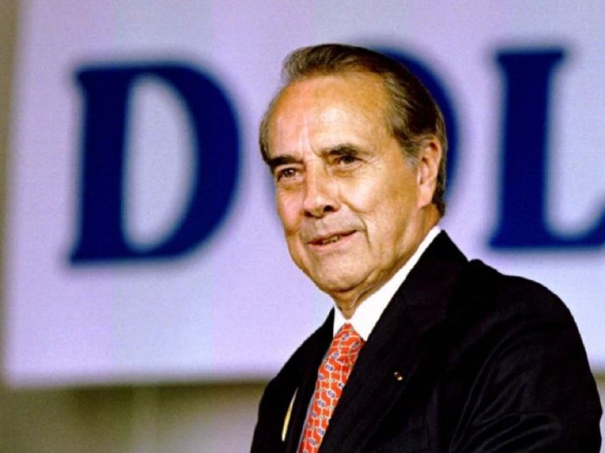 Kosova nderon ish senatorin Bob Dole