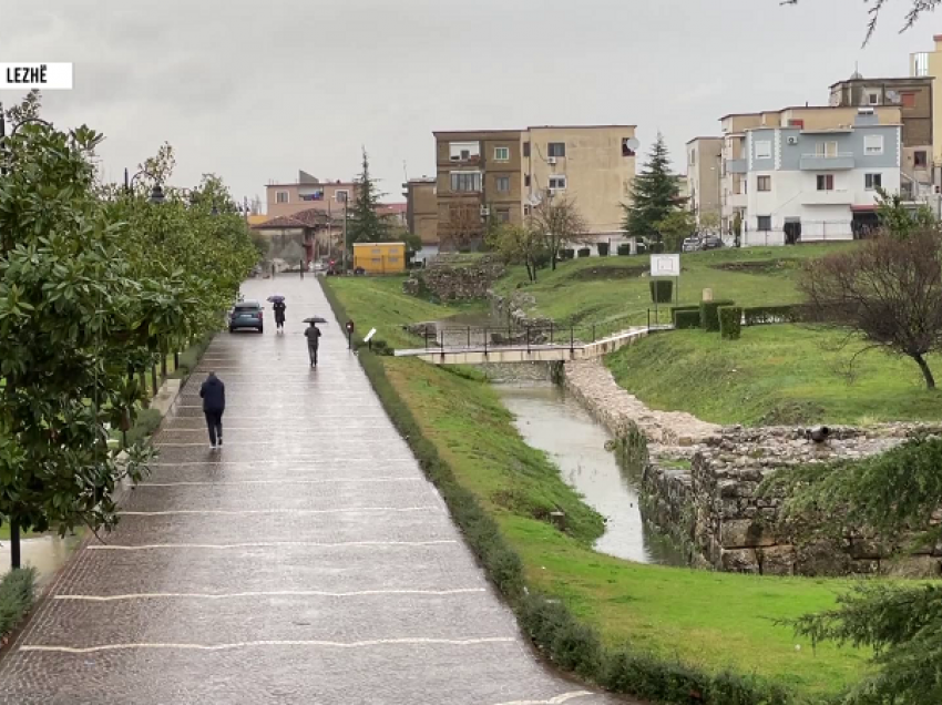 Moti i keq godet Shqipërinë/ Probleme nga veriu deri në jug. Dallgëzime të forta në bregdet