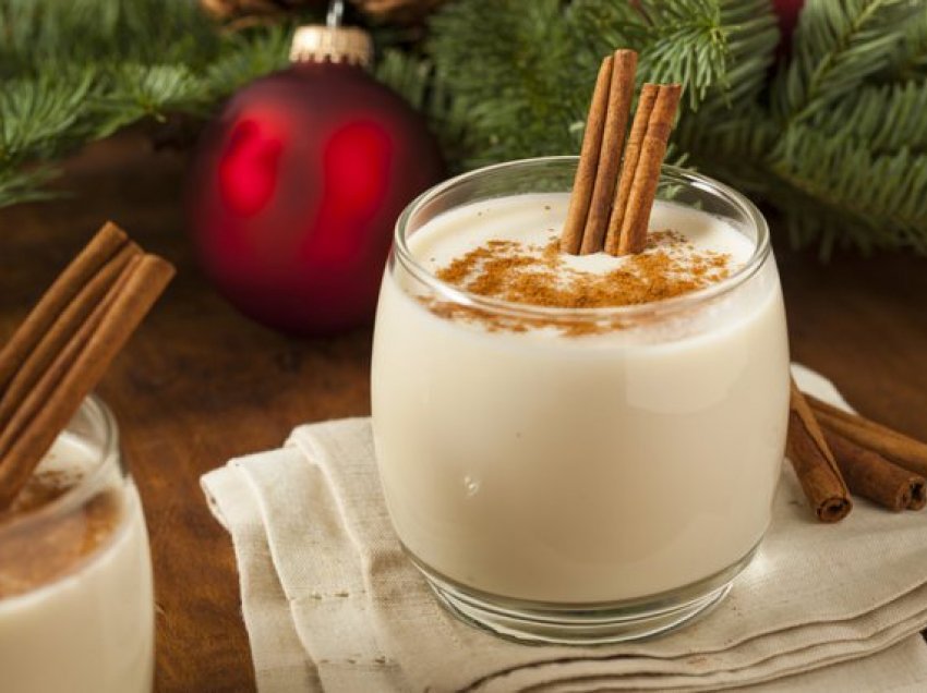 Eggnog: Pija tradicionale anglosaksone e ditëve të festave