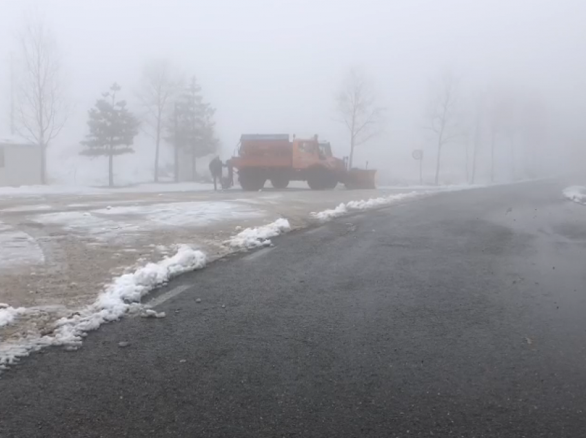 Erdhi dimri/ Ulen ndjeshëm temperaturat, nisin reshjet e dëborës në Korçë