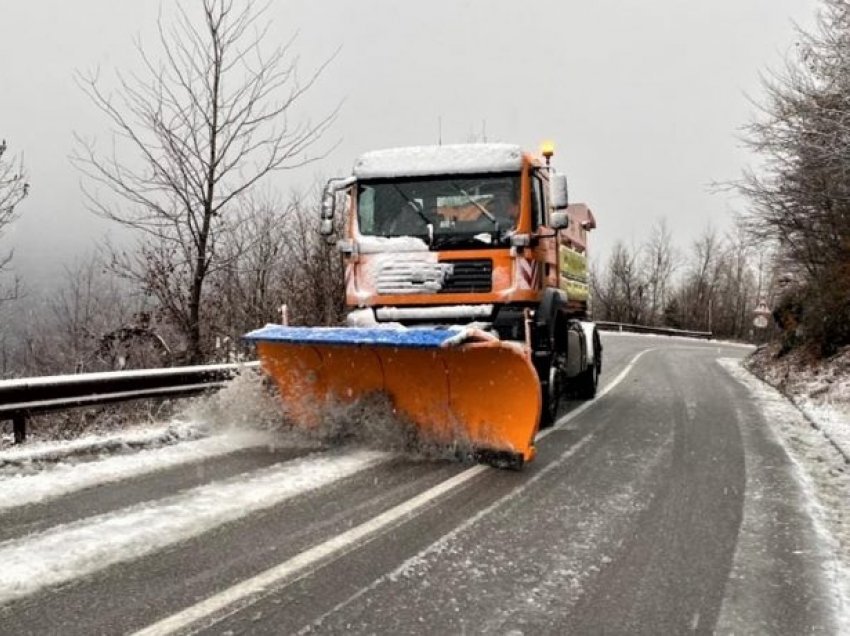 Reshjet dhe ngricat në rrugë, Ministria e Infrastrukturës ka një thirrje për shoferët