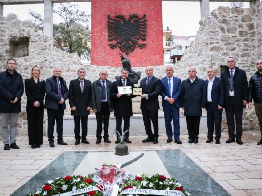 ​Haradinaj pritet me nderime në Lezhë: Qyteti i Skënderbeut përfaqëson vlera të lashta historike