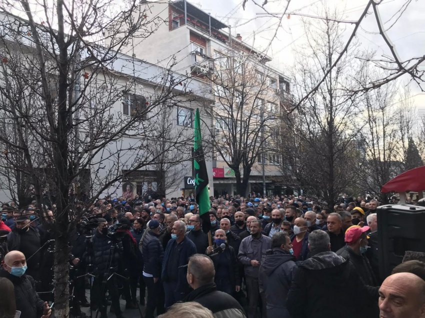 Protestojnë punëtorët e KEK-ut, kanë pesë kërkesa