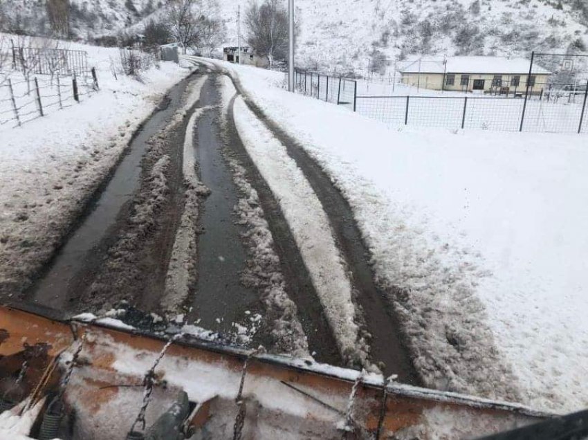 Komuna e Mitrovicës përkujdeset që rrugët në fshatrat e Bajgorës të jenë të lira edhe gjatë vikendeve 