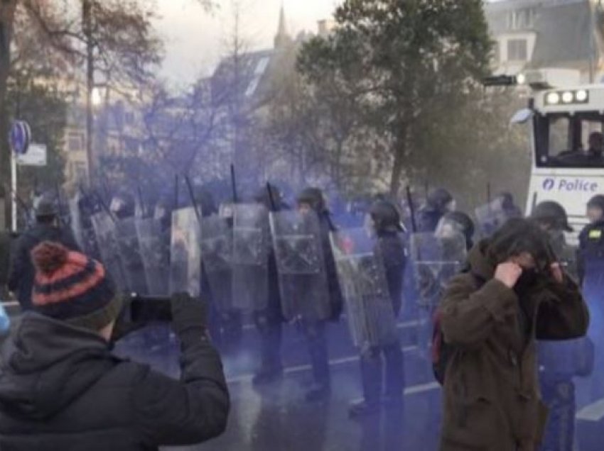 Protesta kundër vaksinës Anti-COVID edhe në Luksemburg dhe Katalonja