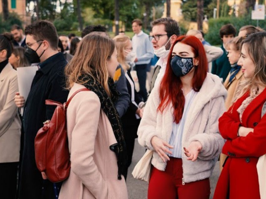 ​Gjashtë studentë nga Kosova marrin pjesë në Forumin Europian Ballkanik në Romë