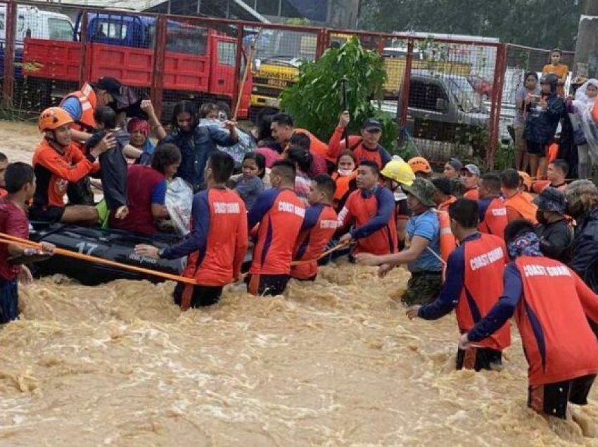 Super-tajfuni Rai krijon situatë kaotike në bregun lindor të Filipineve, evakuohen 10 mijë persona