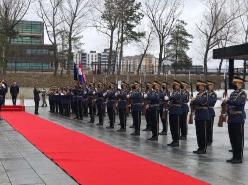 ​Mehaj pret me ceremoni shtetërore ministrin e Mbrojtjes së Kroacisë