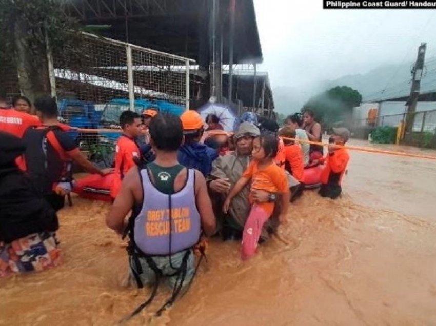 Dhjetëra të vdekur nga tajfuni në Filipine