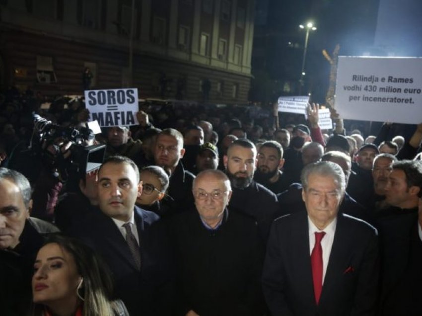 Sali Berisha mbyll protestën në Tiranë, dhe paralajmëron kryeministrin Rama: Edvin mos guxo…