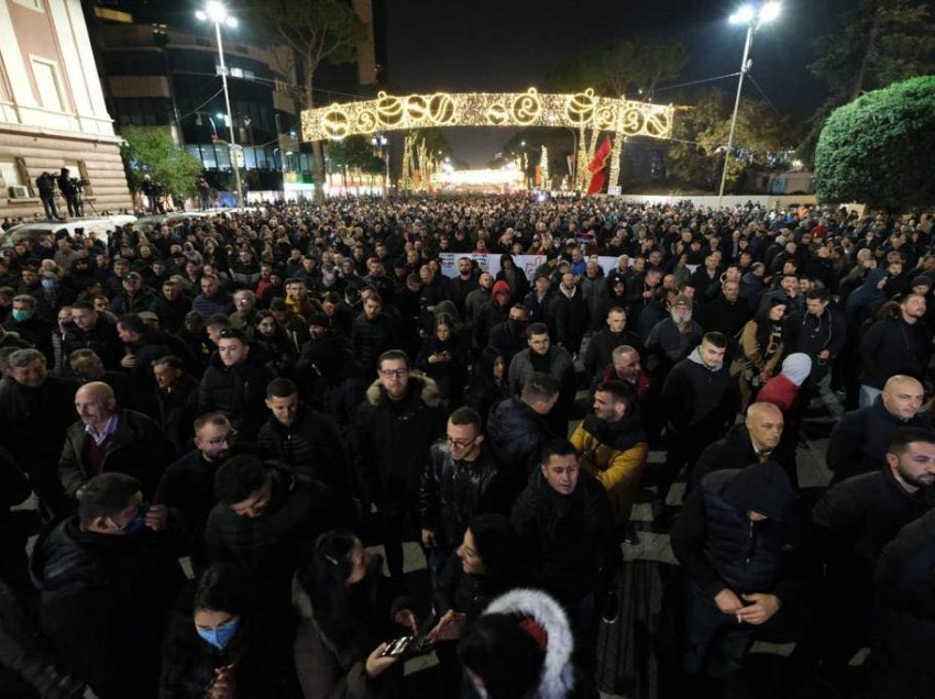 Përse duhen përkrahur protestat e opozitës