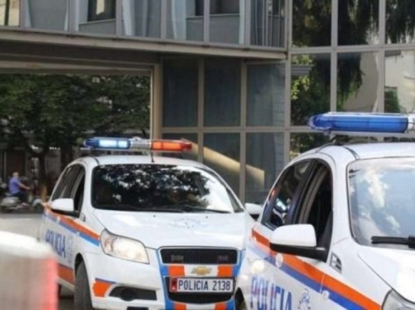 Siguronin ftesa fiktiva për shtetas nga Egjipti, arrestohet një person në Tiranë. E pësojnë edhe tre bashkëpunëtoret e tij