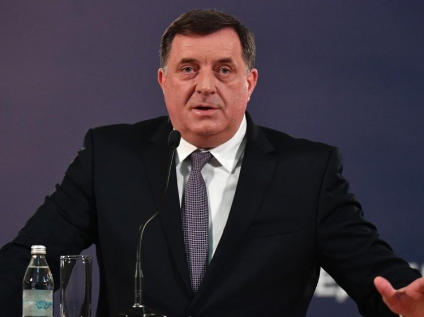 Dodik bëhet nervoz që Komsic çoi telegram në Kosovë: Një anëtar i rrejshëm i Presidencës uroi një shtet të rrejshëm