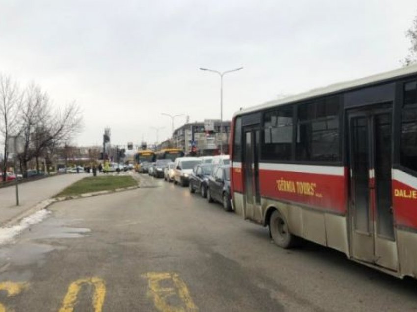 Policia njofton se përkohësisht do të ketë bllokim të rrugëve në Prishtinë