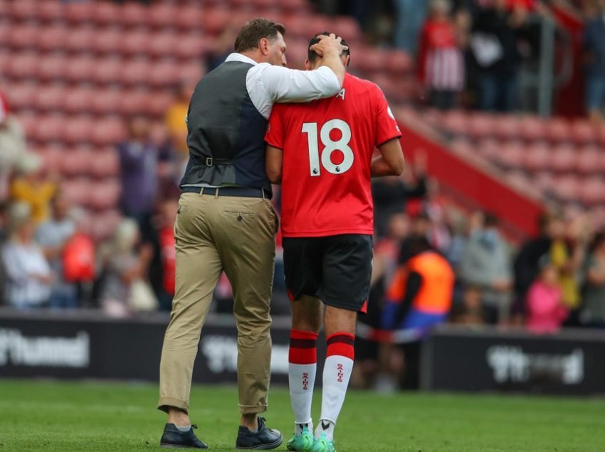 Trajneri i Southampton tregon sekretin, si shqiptari me shokë shmangin infektimin