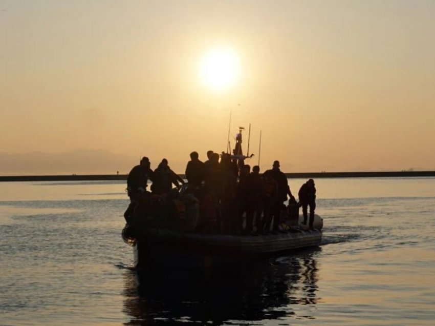 Vdesin katër migrantë në Greqi