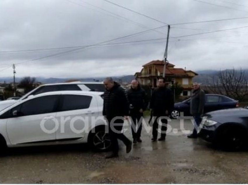 Drejtori i policisë Kriminale,Tonin Vocaj, në Peqin aty ku u gjet i vrarë 35 vjeçari