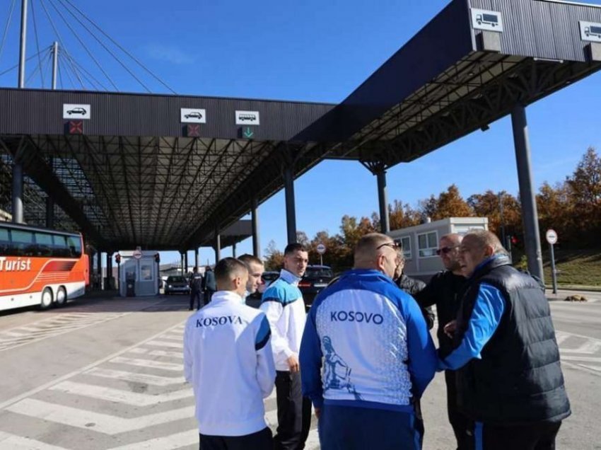 Me Flamur të Kosovës drejt Serbisë! Lata çuditi policinë serbe, këta të fundi e pyesin për...