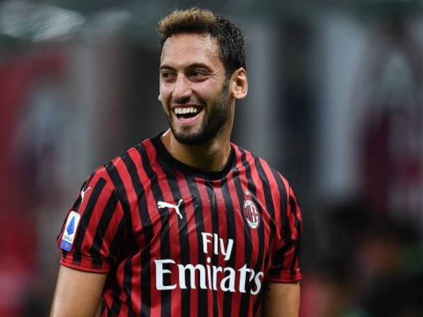 Calhanoglu kthehet në stërvitje me Milanin