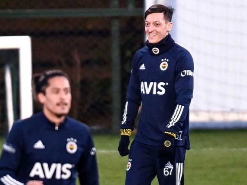 Pas 322 ditëve, Ozil rikthehet në aksion me Fenerbahcen