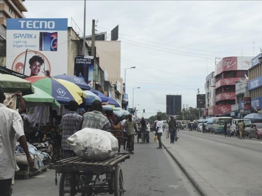 Tanzania lufton kundër COVID-19 me “terapinë me avull”