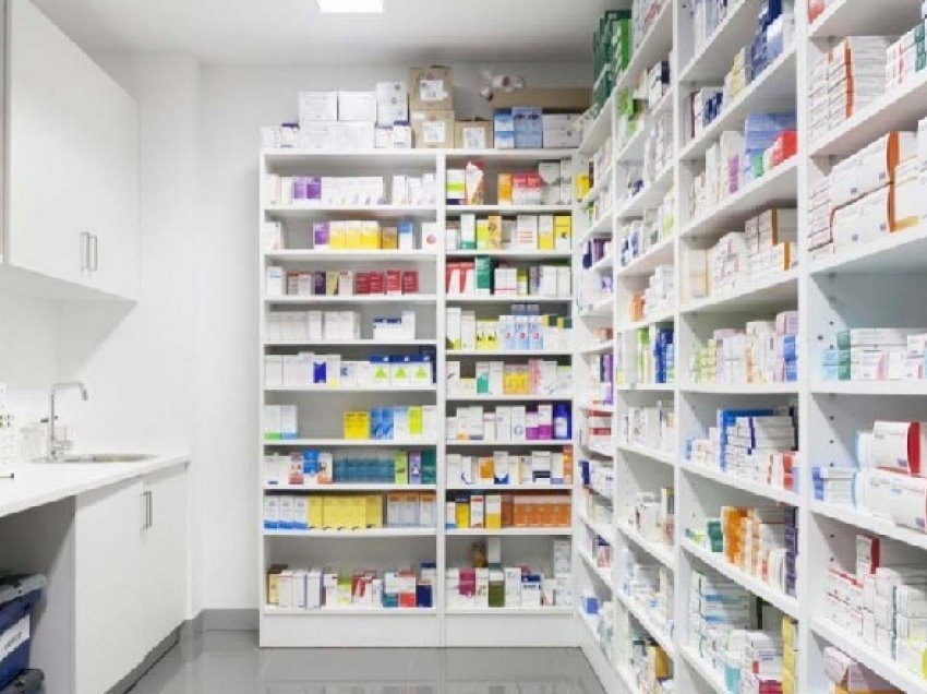 Urdhri i farmacistëve letër Ministrisë së shëndetësisë: Na fusni te grupet e riskut për të bërë vaksinën anti-COVID