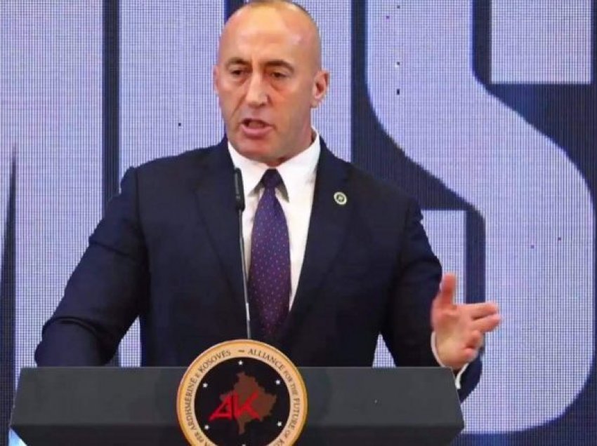 Haradinaj nga Mitrovica: Vuçiq po i përdore serbët e Kosovës për pushtetin e tij politik në Serbi