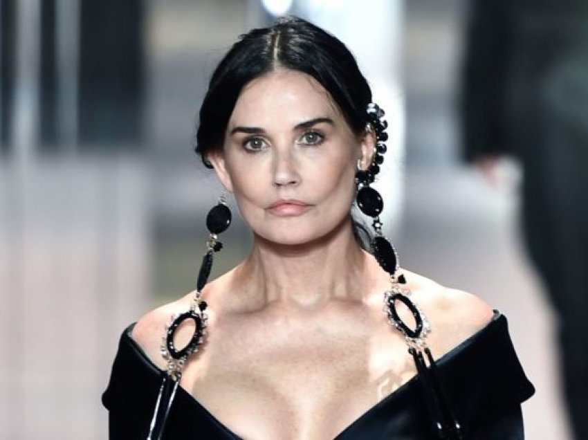 Demi Moore flet për herë të parë për sfilatën e Fendi-t, por zëre se nuk foli