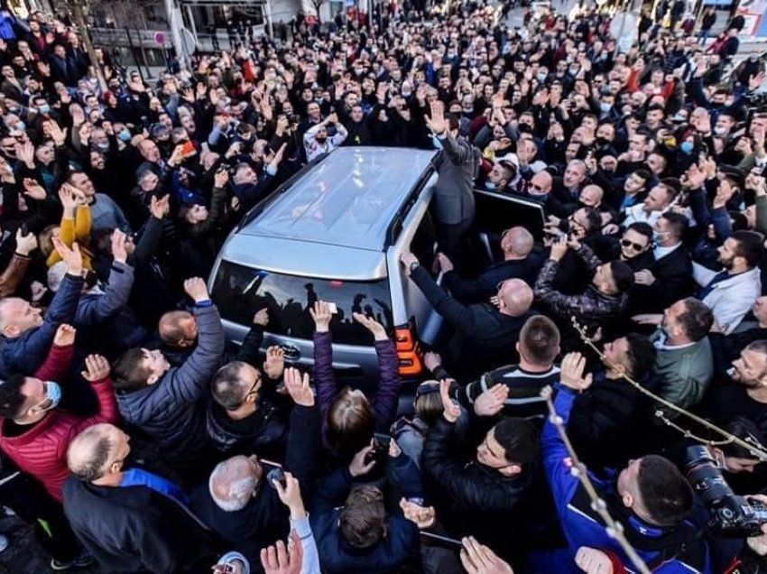 Zëdhënësja e PSD-së publikon një foto të Kurtit duke i’a kujtuar fjalët që i kishte thënë më 2013