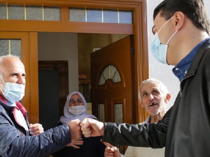 Basha me familjen në Lundër: Tekste falas deri në klasën e 9, studim dhe drekë në shkollë paguar nga shteti