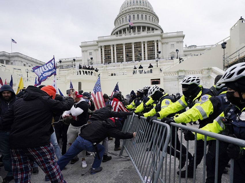 Sondazhi: Amerikanët të ndarë për gjyqin ndaj ish-presidentit Trump