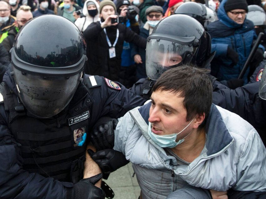 Rusia dëbon diplomatët evropianë që “morën pjesë” në protestat për Navalnyn