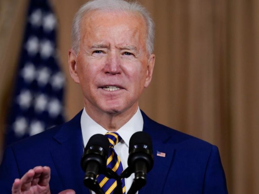 Presidenti Biden thotë se paraardhësi i tij Trump nuk duhet të marrë informacione zbulimi