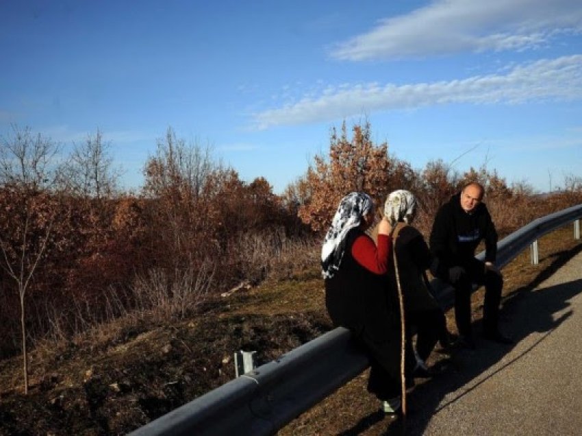 Hoxhaj shpërndanë fotografi emocionuese: Kujdes dhe respekt për çdo moshë, për çdo qytetar