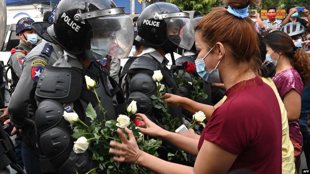 Ndërprerja e internetit nuk i ndalë protestat në Mianmar