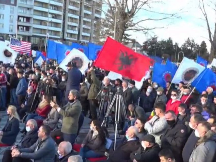 Haradinaj elektrizon Gjakovën, merr mbështetje masive