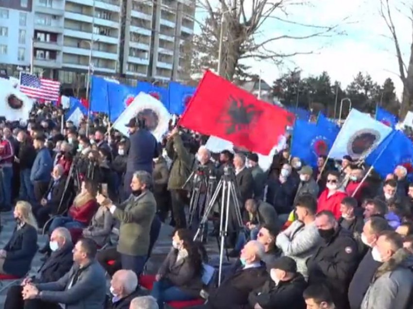 Haradinaj elektrizon Gjakovën, merr mbështetje masive