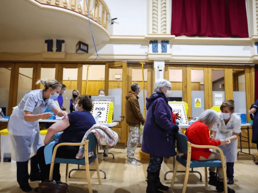 Më shumë se 12 milionë britanikë kanë marrë dozën e parë të vaksinës COVID-19