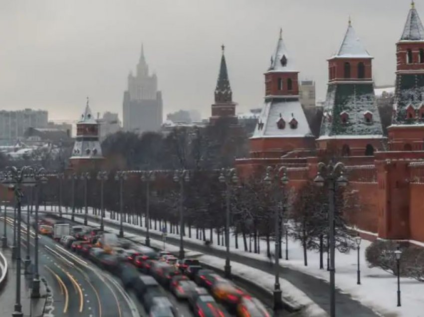 Rusia dëbon një diplomat shqiptar, ja çka shkruan VOA