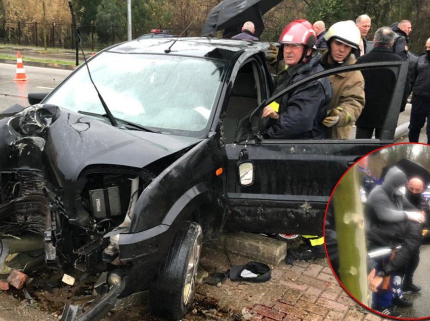 Makina përplaset me shtyllën në Durrës, zjarrfikësja ndërhyn për të nxjerrë shoferin