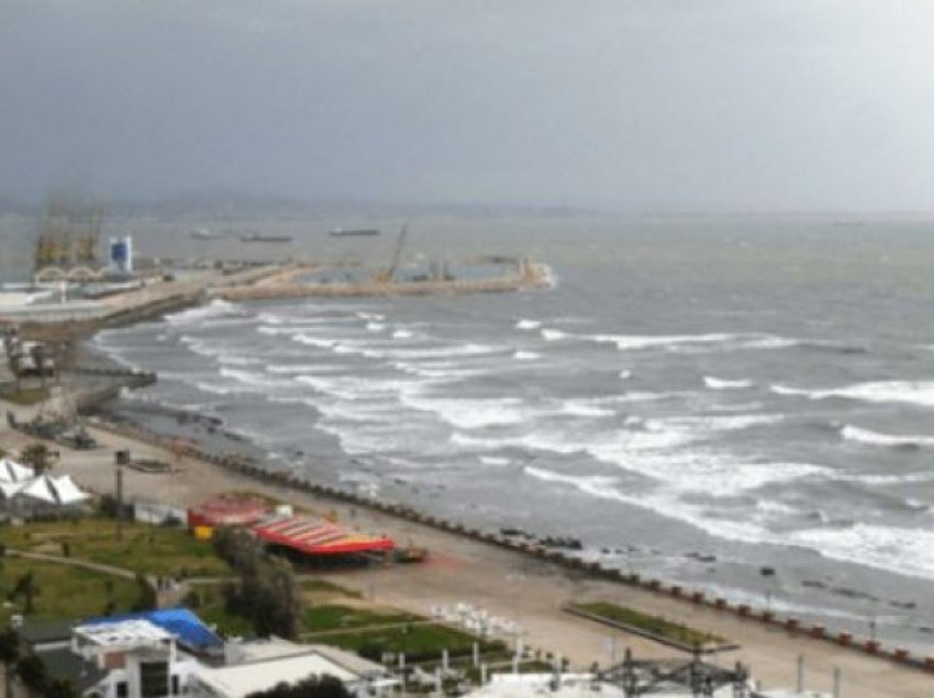 Përkeqësim i motit dhe erë e fortë, pezullohet pjesërisht lundrimi në Vlorë