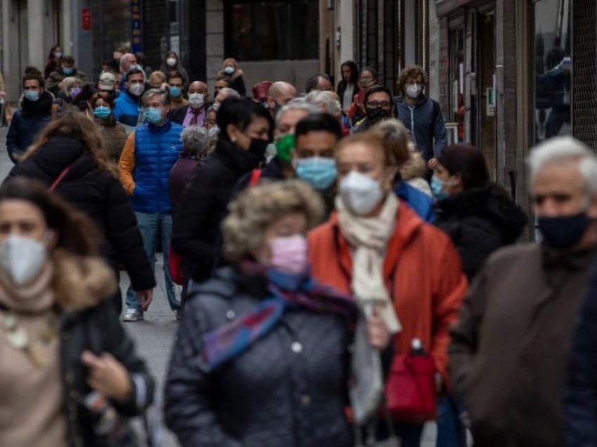 Mbi tre milionë njerëz të infektuar me koronavirus në Spanjë