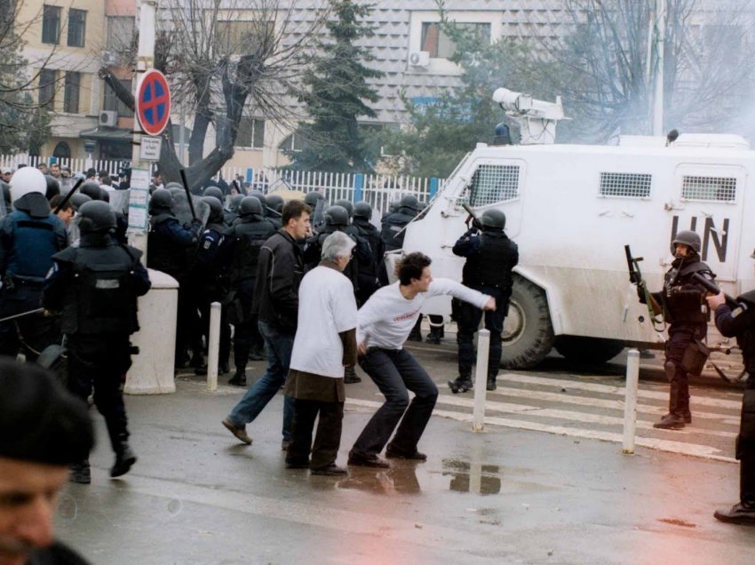 Rrëfim i padëgjuar më parë/ “Shënjestra ishte Albin Kurti”, Pozhari: Ja kush ia mori armën policit rumun para së të gjuante shënjestrën