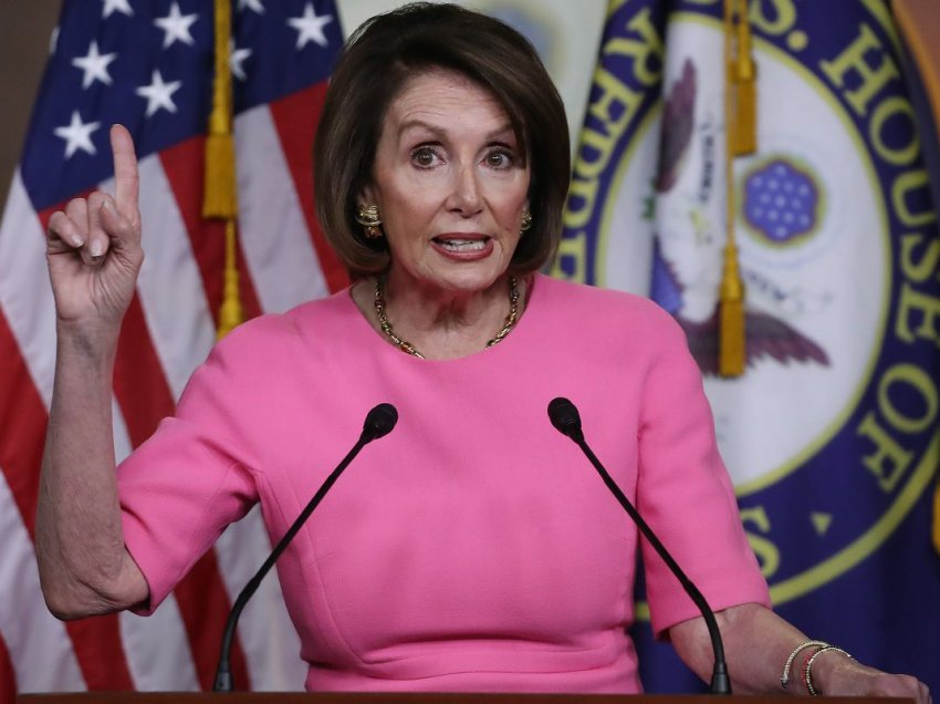 Pelosi dënon Republikanët “frikacakë” që votuan për të shfajësuar Trump