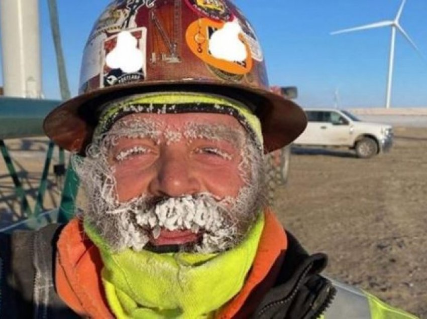 Fotoja e një njeriu pas një dite pune në temperaturë prej minus 49 gradë/Celsius