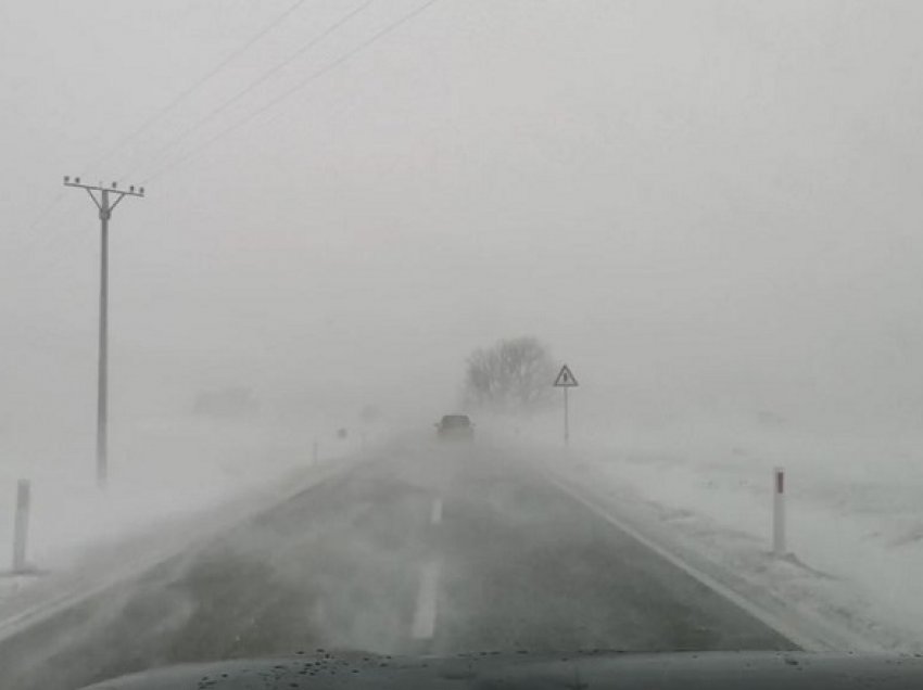 Stuhi dëbore në aksin Pukë-Shkodër/ Shtohet rreziku për automjetet nga ngricat dhe humnerat